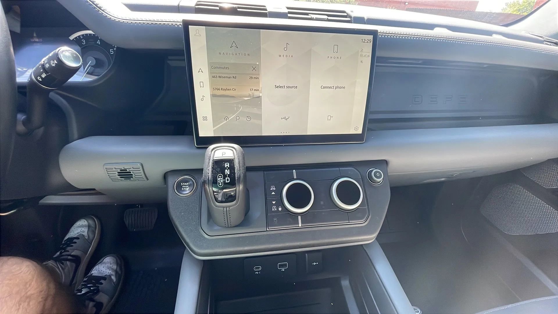 Used 2023 Land Rover Defender 130 X-Dynamic SE image 19