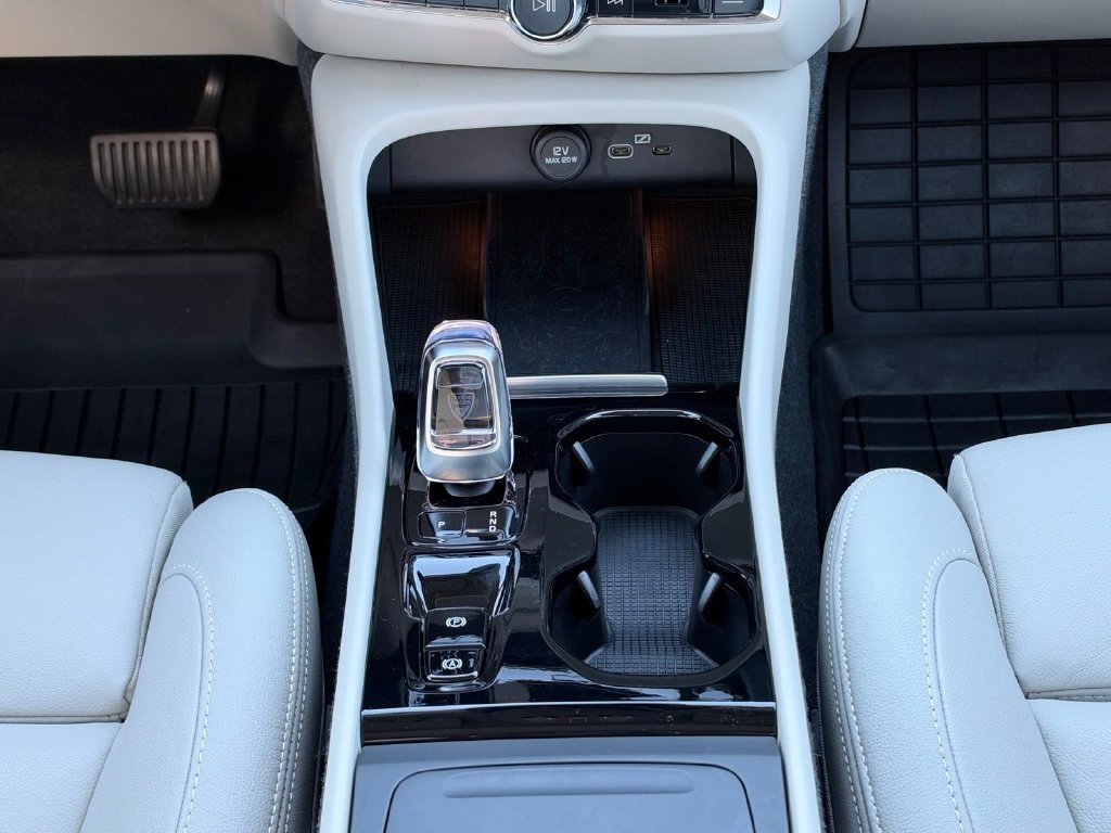 Certified 2024 Volvo XC40 B5 Plus w/ Protection Package Premier AWD/4WD image 14