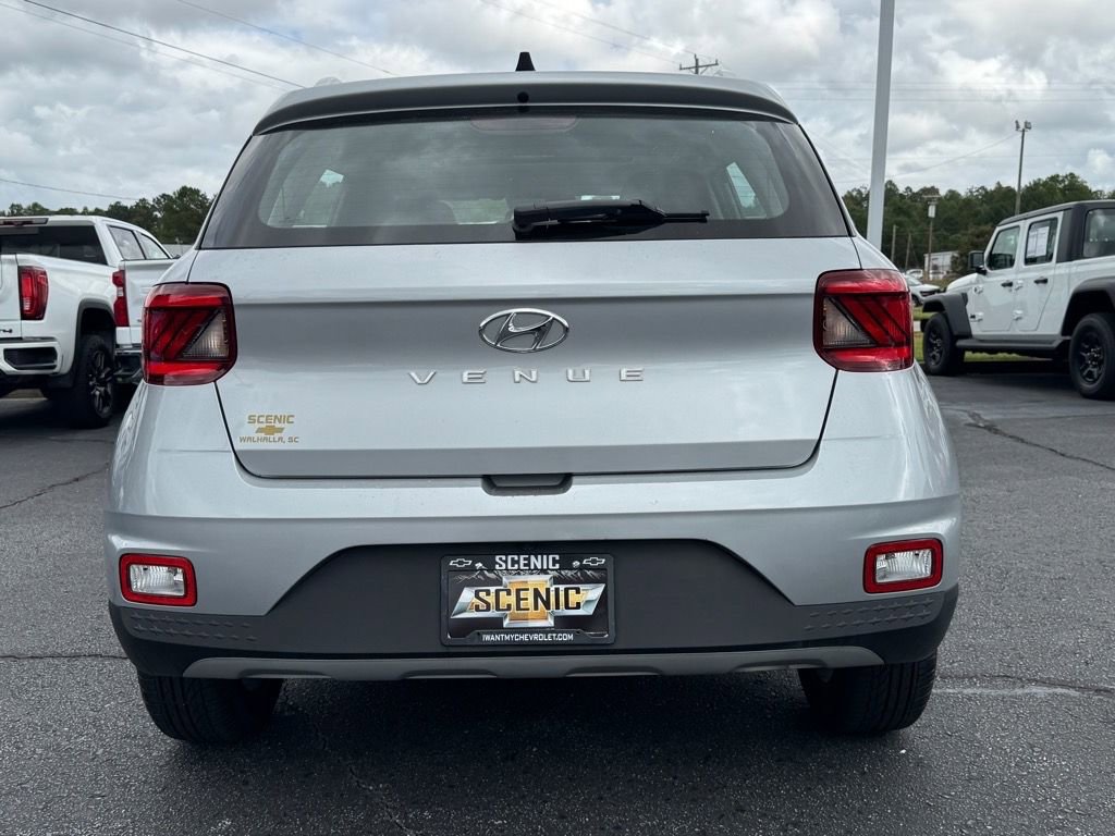 Used 2022 Hyundai Venue SEL w/ Cargo Package image 4