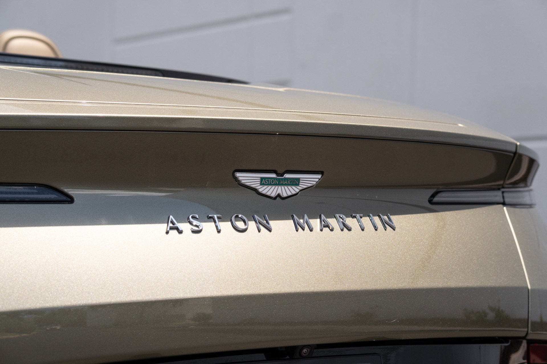 Used 2024 Aston Martin DB12 Convertible RWD image 30