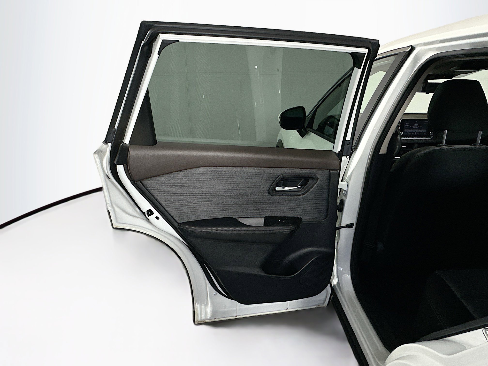 Used 2023 Nissan Rogue SV image 24