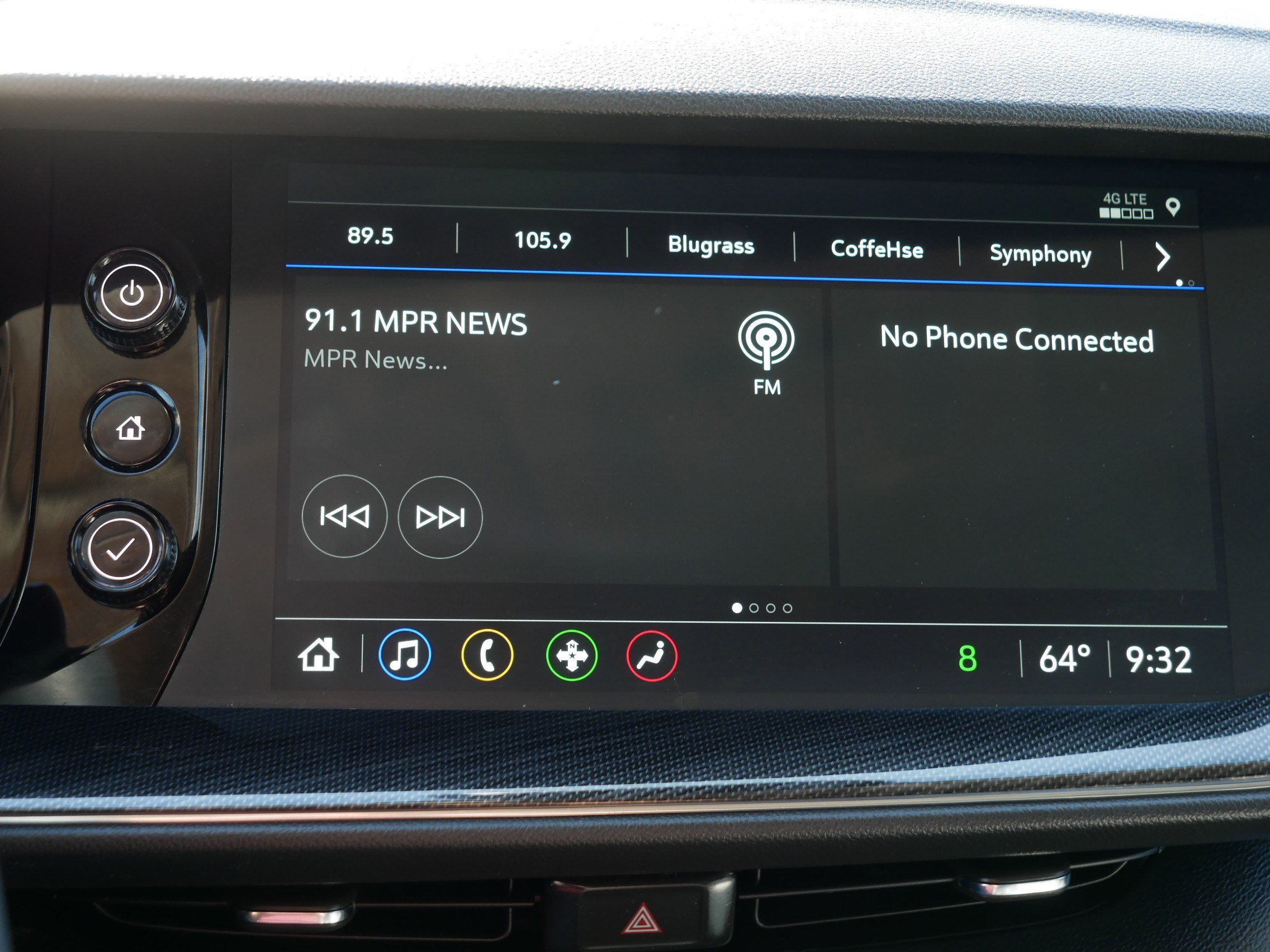 Used 2023 Buick Envision Essence AWD/4WD image 22