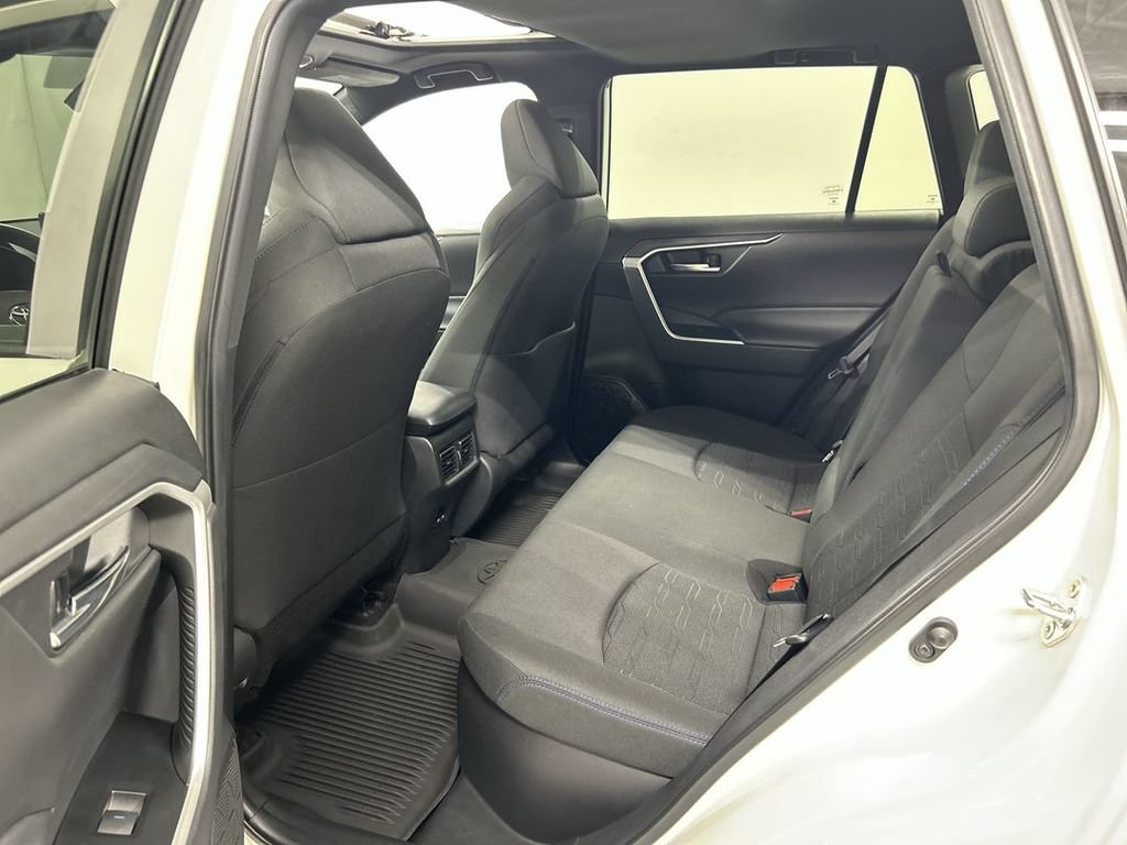 Used 2022 Toyota RAV4 SE w/ Convenience Package AWD/4WD image 20