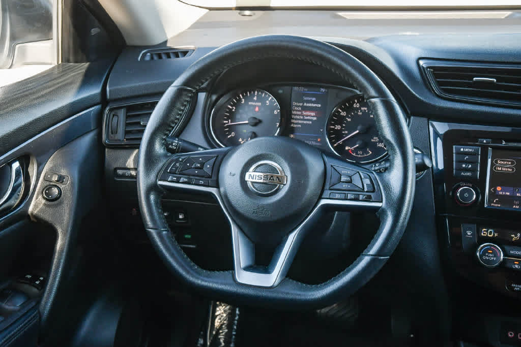 Used 2020 Nissan Rogue SV FWD image 43