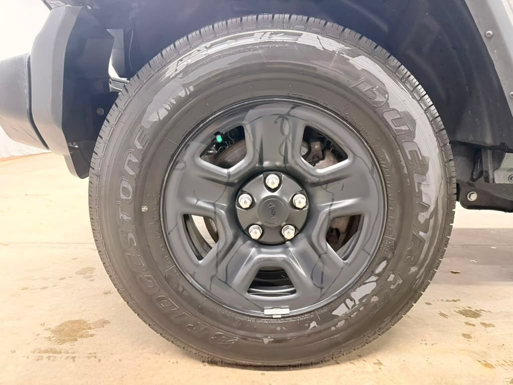 Used 2025 Jeep Wrangler Sport AWD/4WD image 16