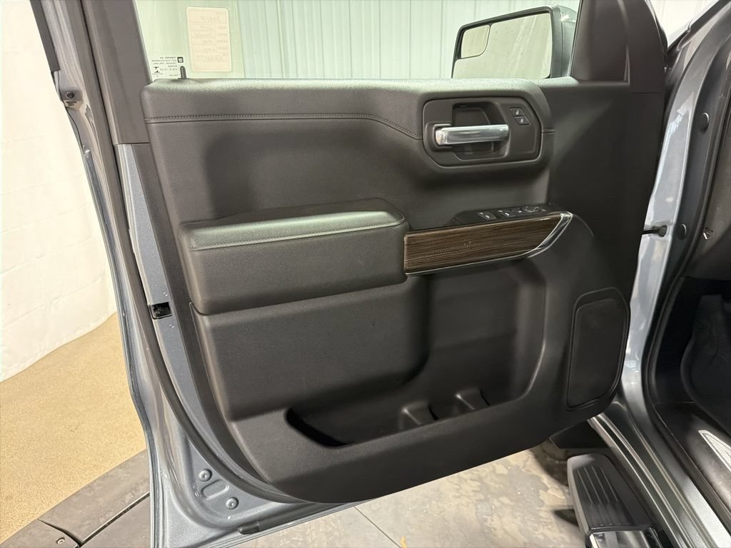 Used 2019 Chevrolet Silverado 1500 LT w/ All-Star Edition AWD/4WD image 4
