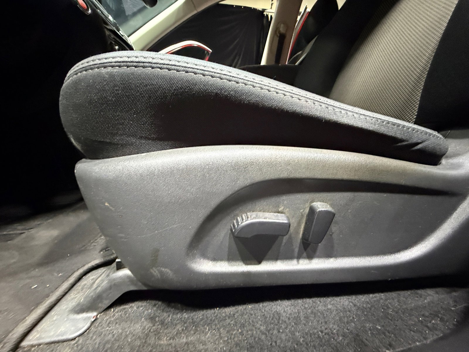 Used 2019 Nissan Pathfinder SV image 14