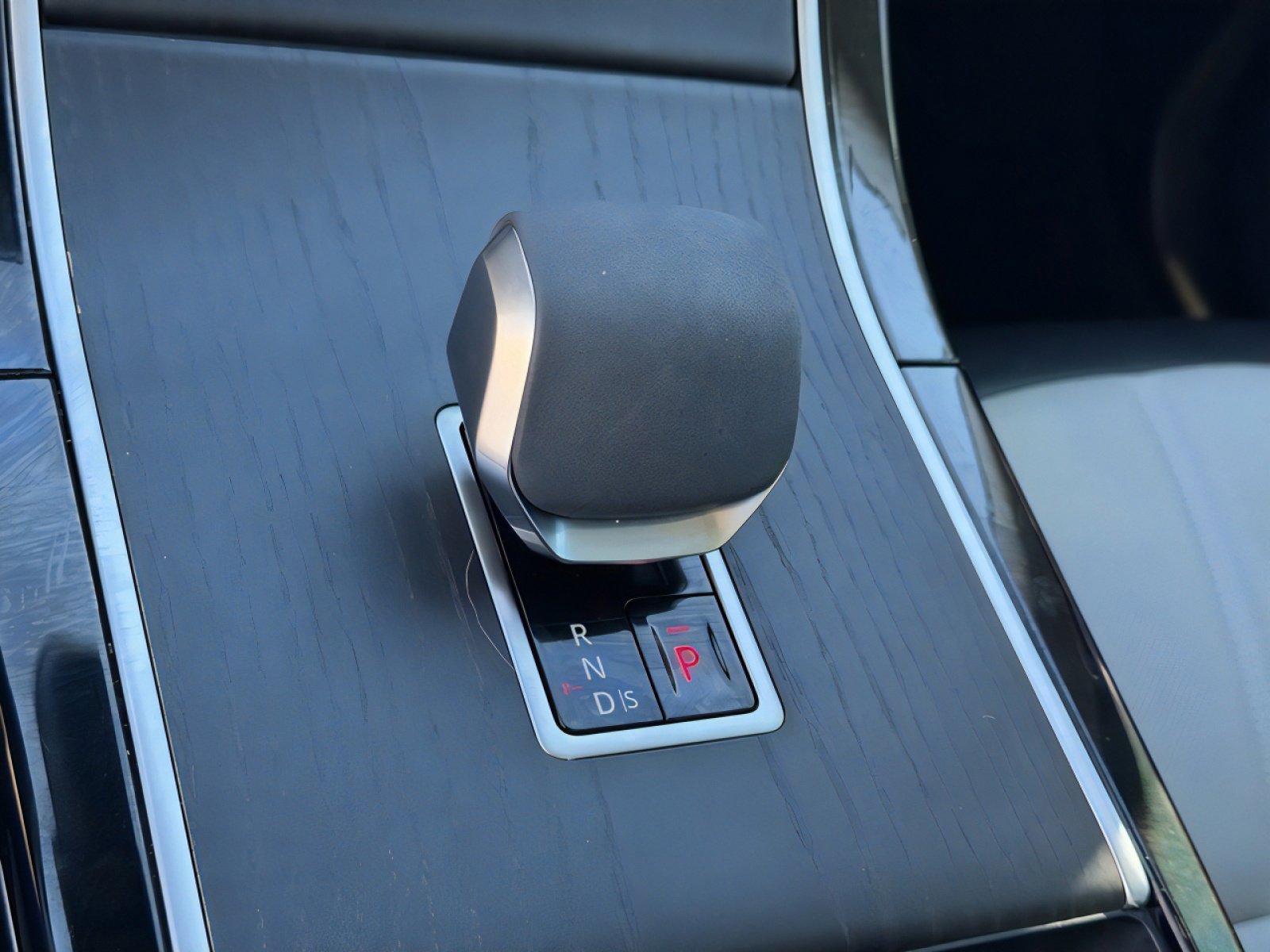 Used 2024 Land Rover Range Rover Evoque Dynamic SE image 26