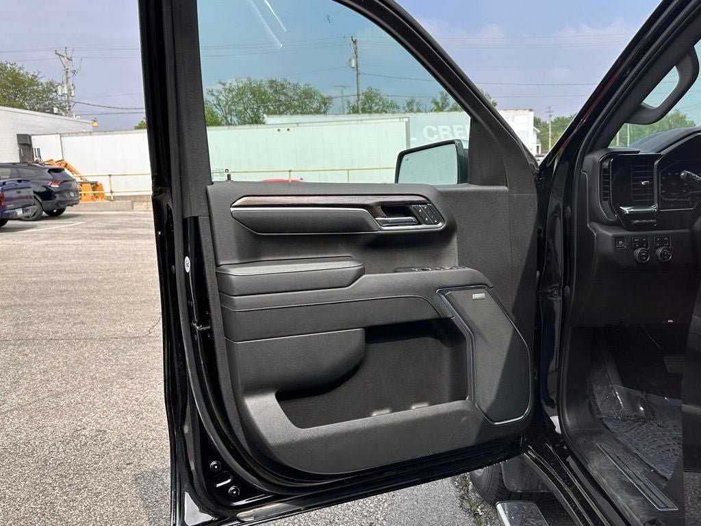 Used 2023 Chevrolet Silverado 1500 LTZ w/ Technology Package AWD/4WD image 17