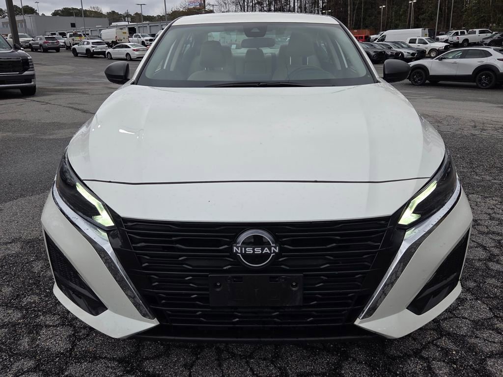 Used 2025 Nissan Altima 2.5 SV image 2