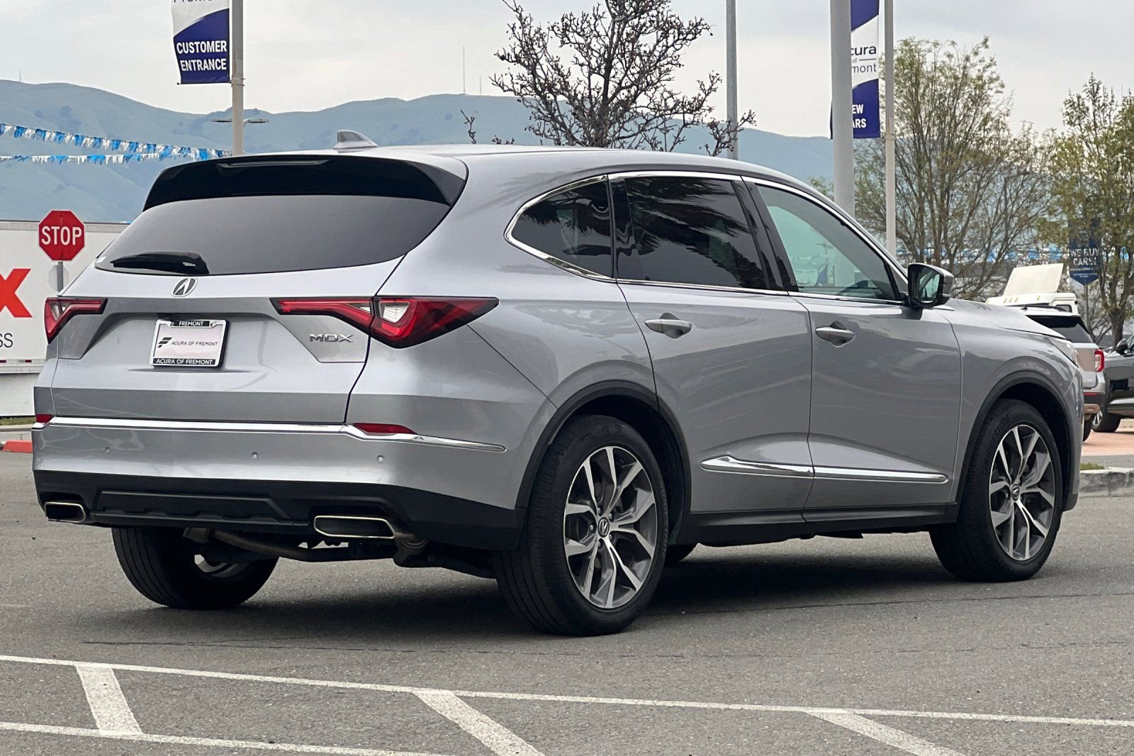 Used 2023 Acura MDX FWD w/ Technology Package image 4