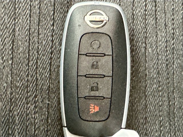 Used 2023 Nissan Rogue SV image 16