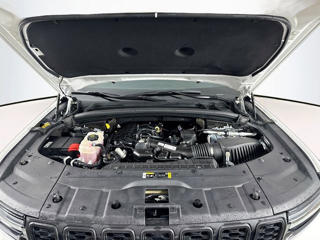 Used 2024 Jeep Grand Cherokee Limited w/ Black Appearance Package image 36