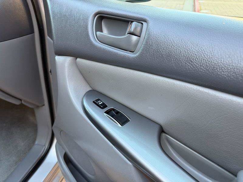 Used 2010 Toyota Sienna LE FWD image 52
