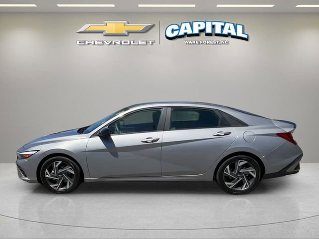 Used 2025 Hyundai Elantra Sport w/ Cargo Package FWD image 2