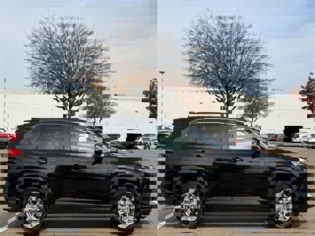 Used 2024 Toyota RAV4 XLE image 3