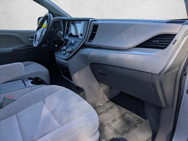 Used 2015 Toyota Sienna LE image 21