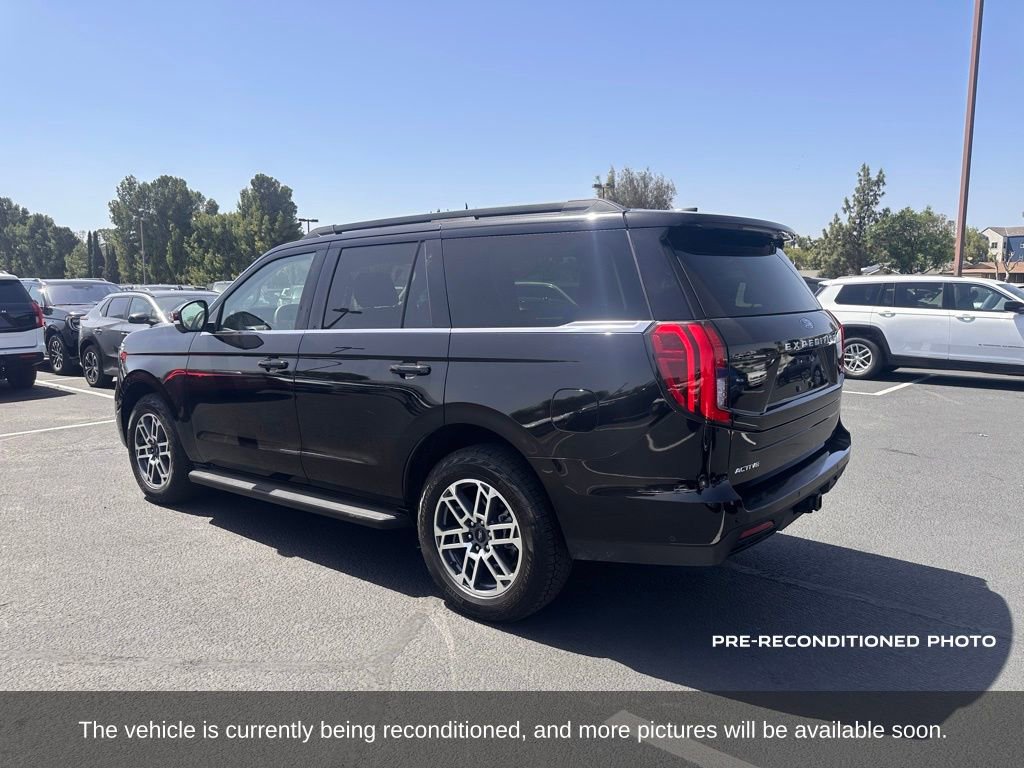 Used 2025 Ford Expedition Active AWD/4WD image 3