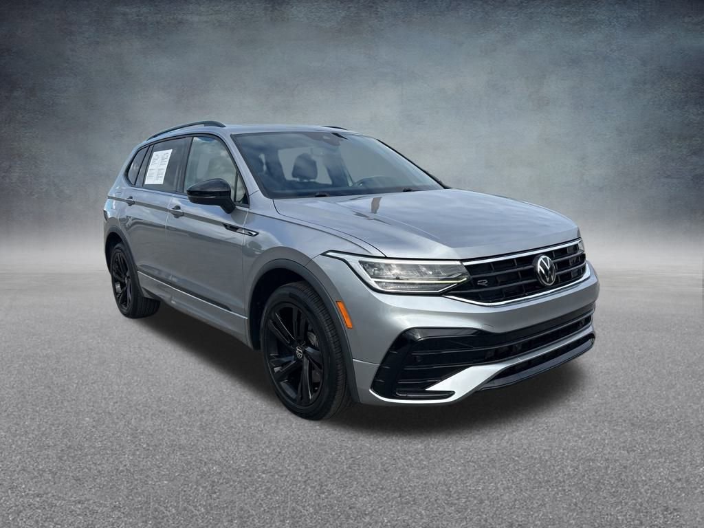 Used 2023 Volkswagen Tiguan SE R-Line image 2