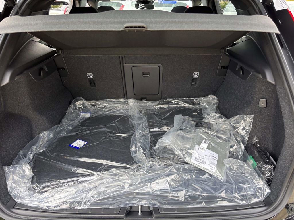 New 2026 Volvo XC40 B5 Ultra w/ Protection Package Premier image 9