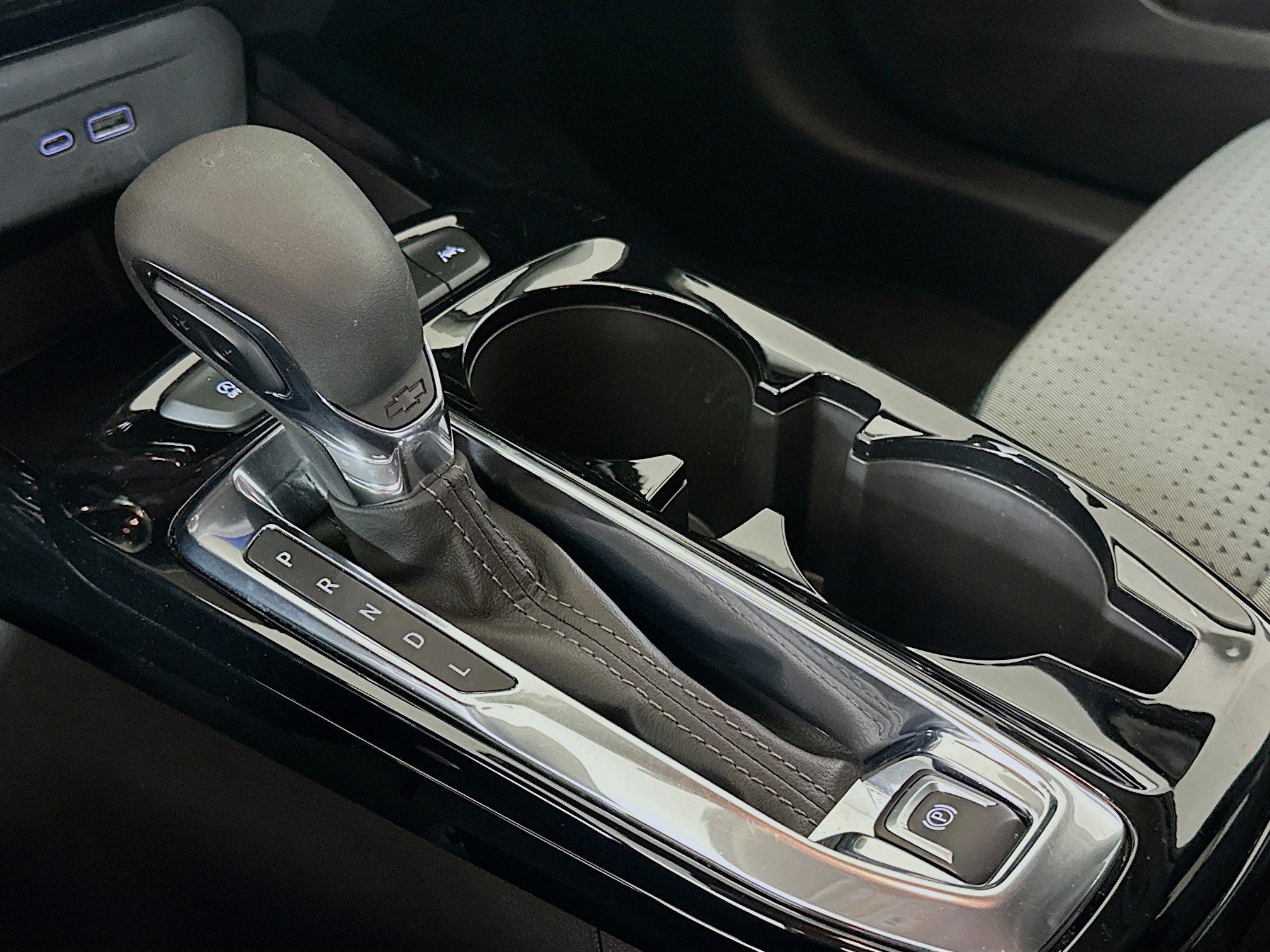 Used 2025 Chevrolet Trax LT w/ LT Convenience Package image 24