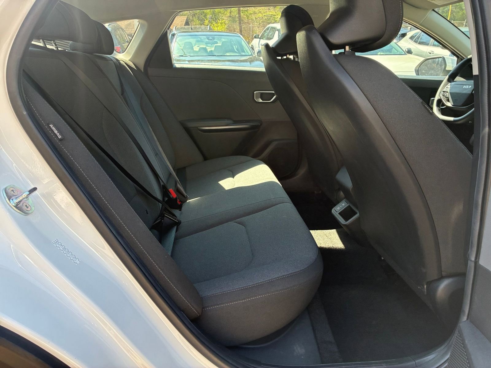 Used 2025 Kia K4 LXS image 38