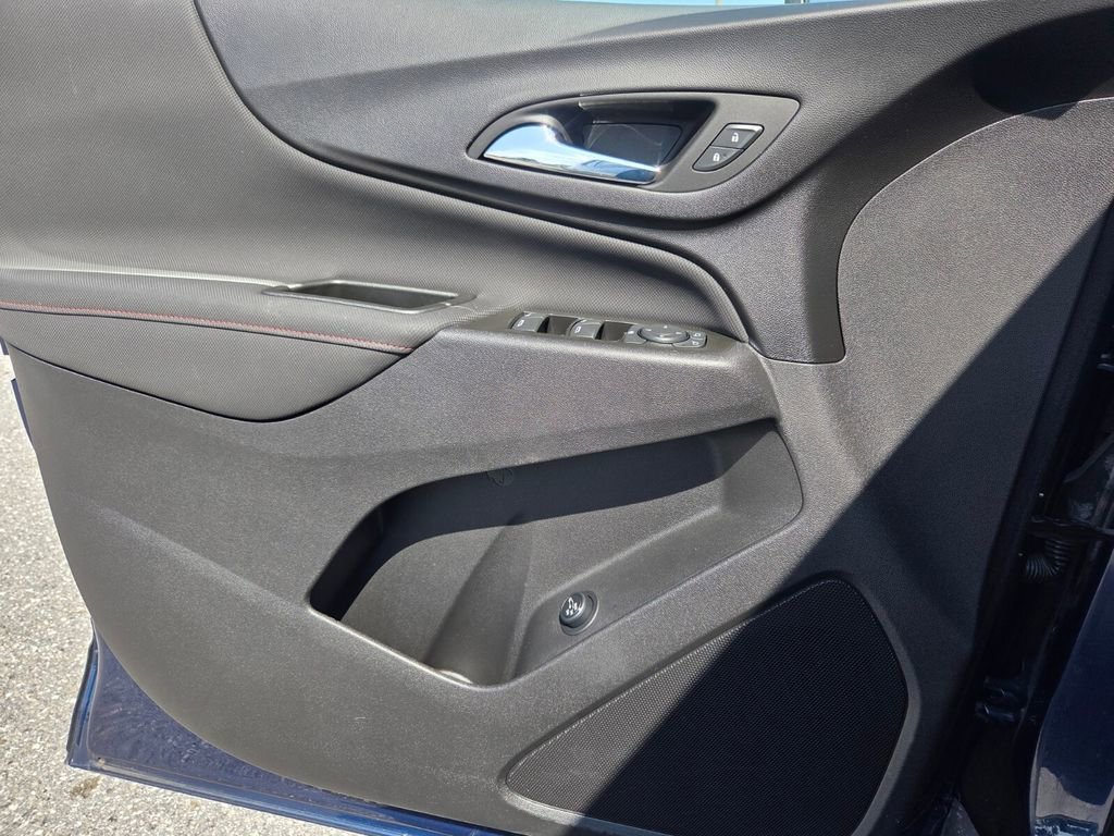 Used 2022 Chevrolet Equinox RS FWD image 19