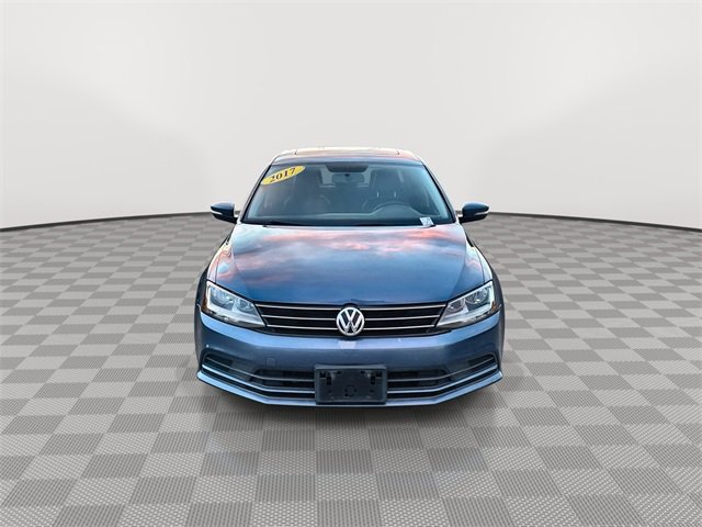 Used 2017 Volkswagen Jetta SE image 3