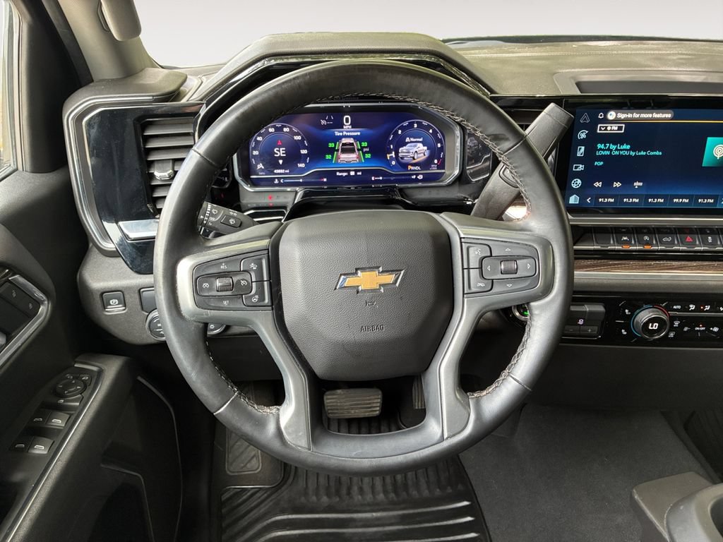Used 2025 Chevrolet Silverado 1500 LT RWD image 12