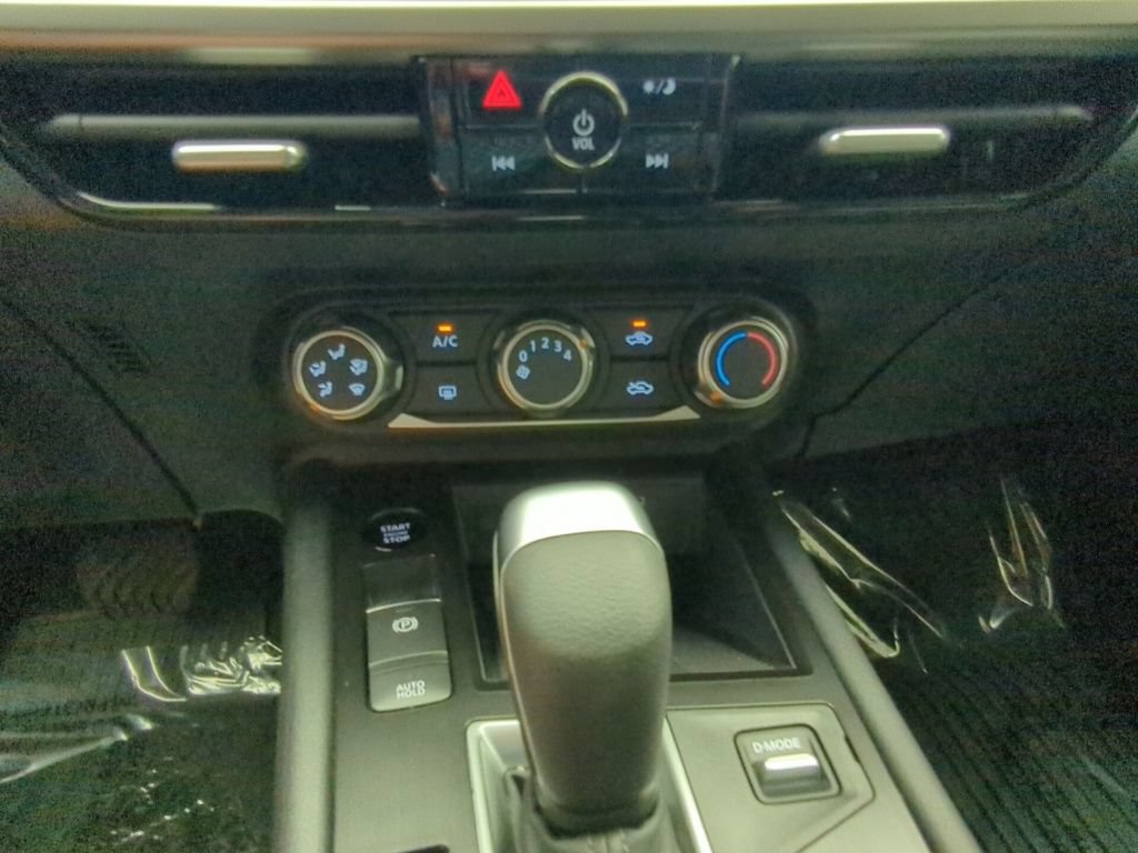 Certified 2025 Nissan Kicks SV FWD image 20