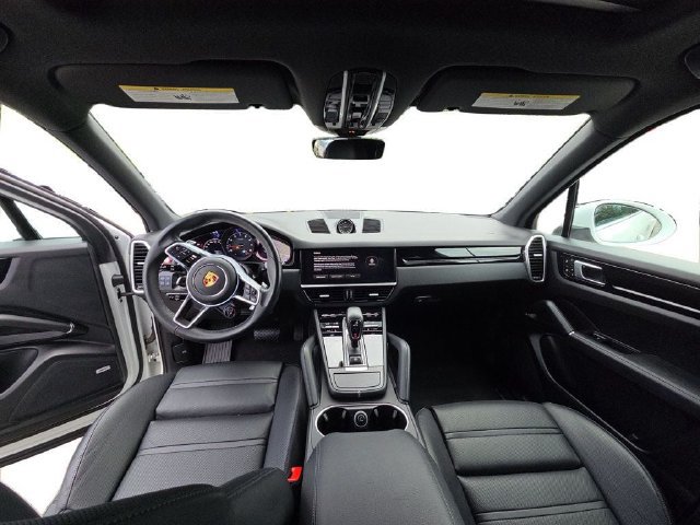 Used 2022 Porsche Cayenne AWD/4WD image 12