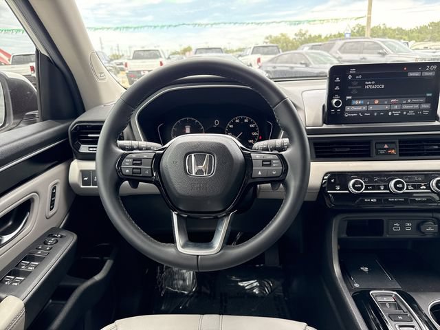 New 2025 Honda Pilot Touring image 21