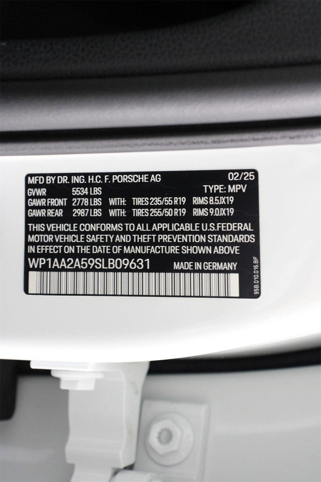 Used 2025 Porsche Macan image 19