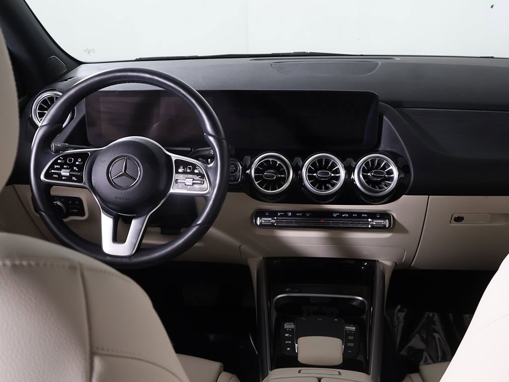 Used 2023 Mercedes-Benz GLA 250 4MATIC w/ Premium Package image 29