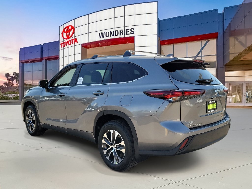 New 2026 Toyota Highlander XLE AWD/4WD image 3