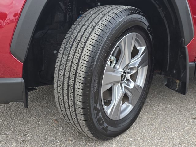 Used 2025 Toyota RAV4 LE image 31