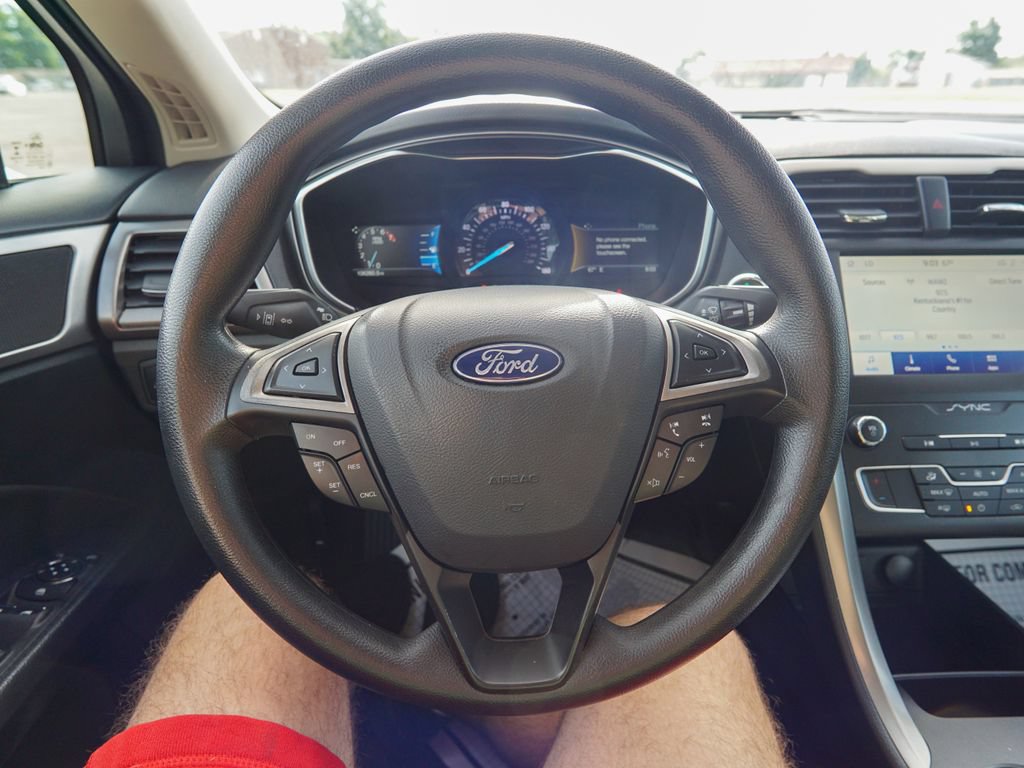 Used 2020 Ford Fusion SE FWD image 17