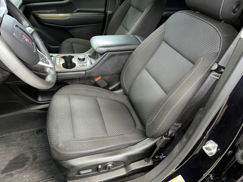 Certified 2022 GMC Acadia SLE w/ Driver Convenience Package image 2