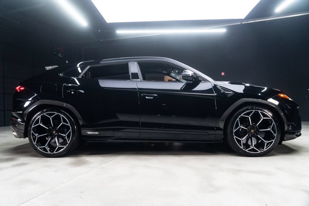 Used 2023 Lamborghini Urus Performante AWD/4WD image 9