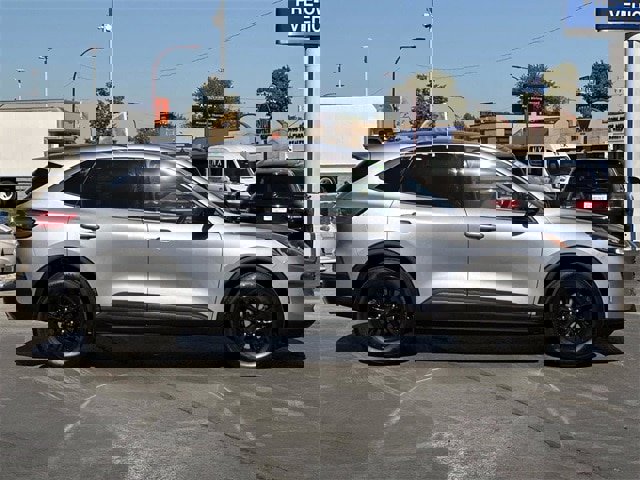 Certified 2022 Ford Escape SE w/ Cold Weather Package image 2
