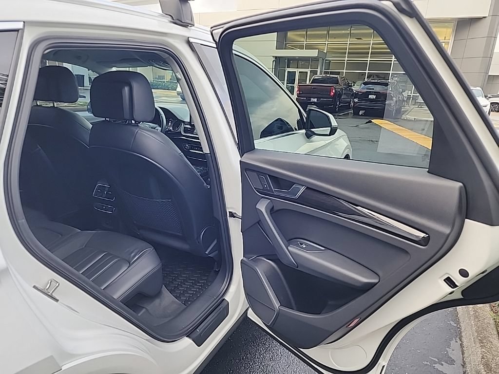 Used 2019 Audi Q5 2.0T Premium w/ Convenience Package AWD/4WD image 17