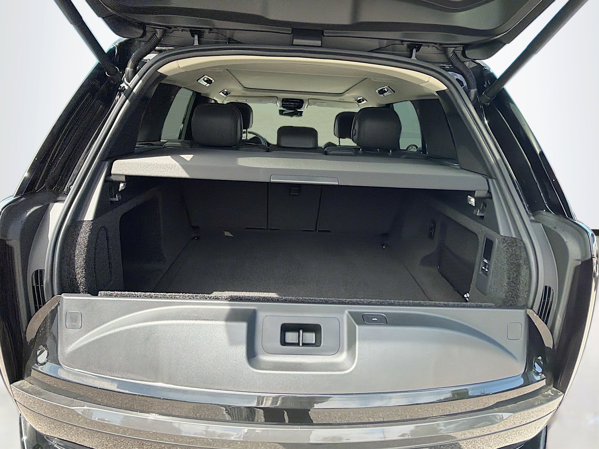 New 2026 Land Rover Range Rover SE image 12