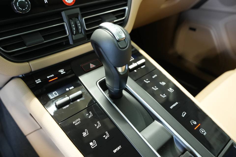 Certified 2026 Porsche Macan AWD/4WD image 24