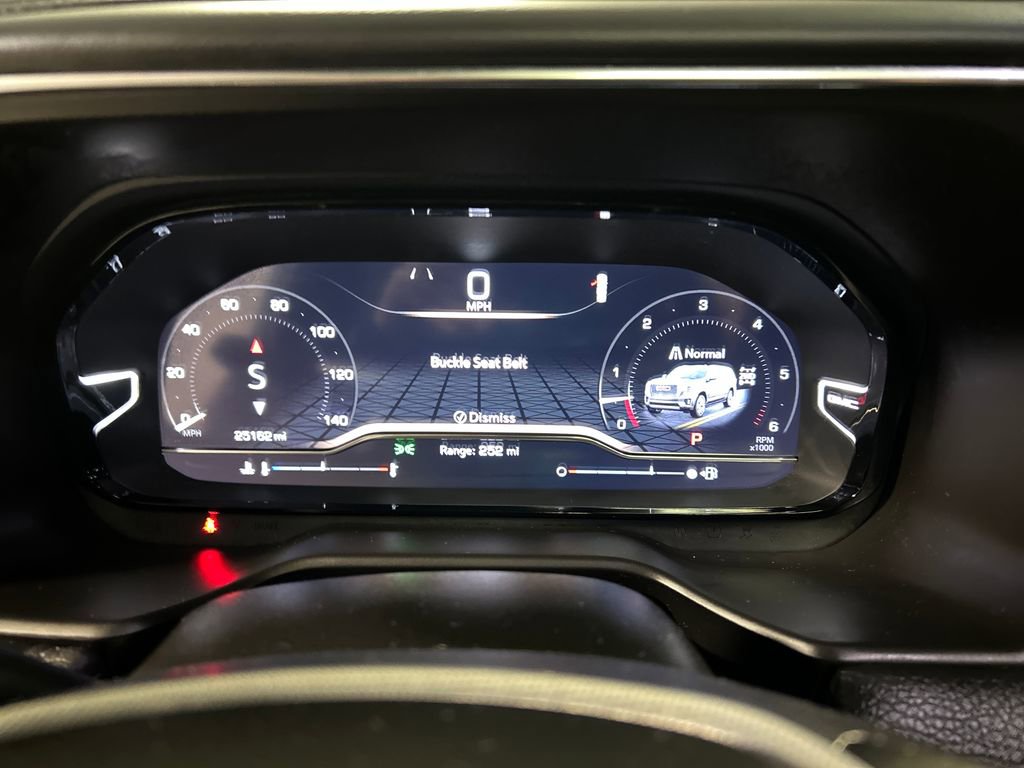 Used 2024 GMC Yukon XL Denali AWD/4WD image 16