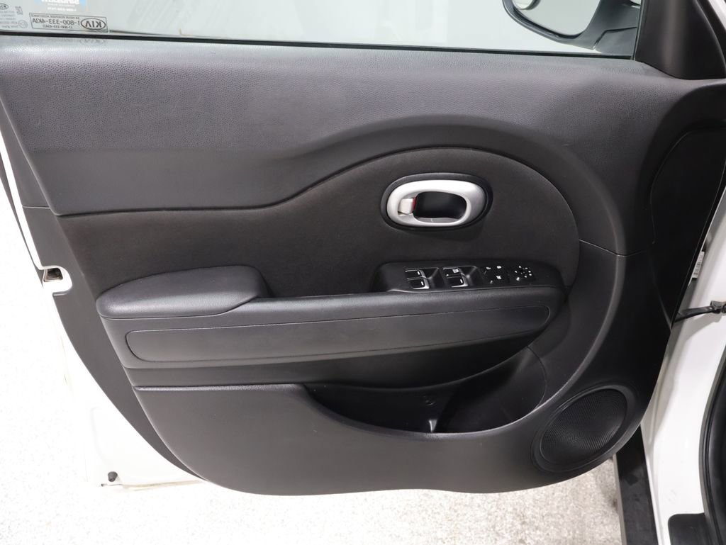 Used 2018 Kia Soul FWD image 11