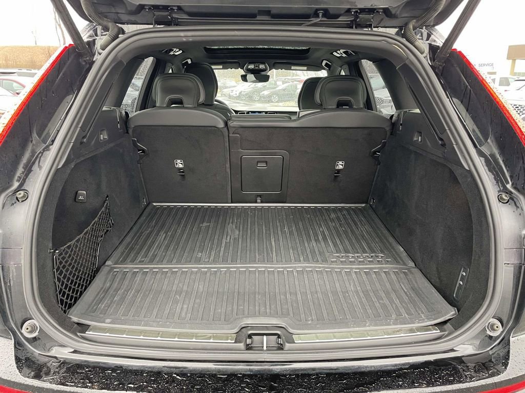 Used 2024 Volvo XC60 T8 Ultimate w/ Climate Package image 30