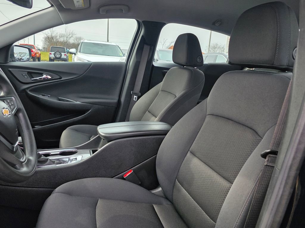 Used 2025 Chevrolet Malibu LT image 10
