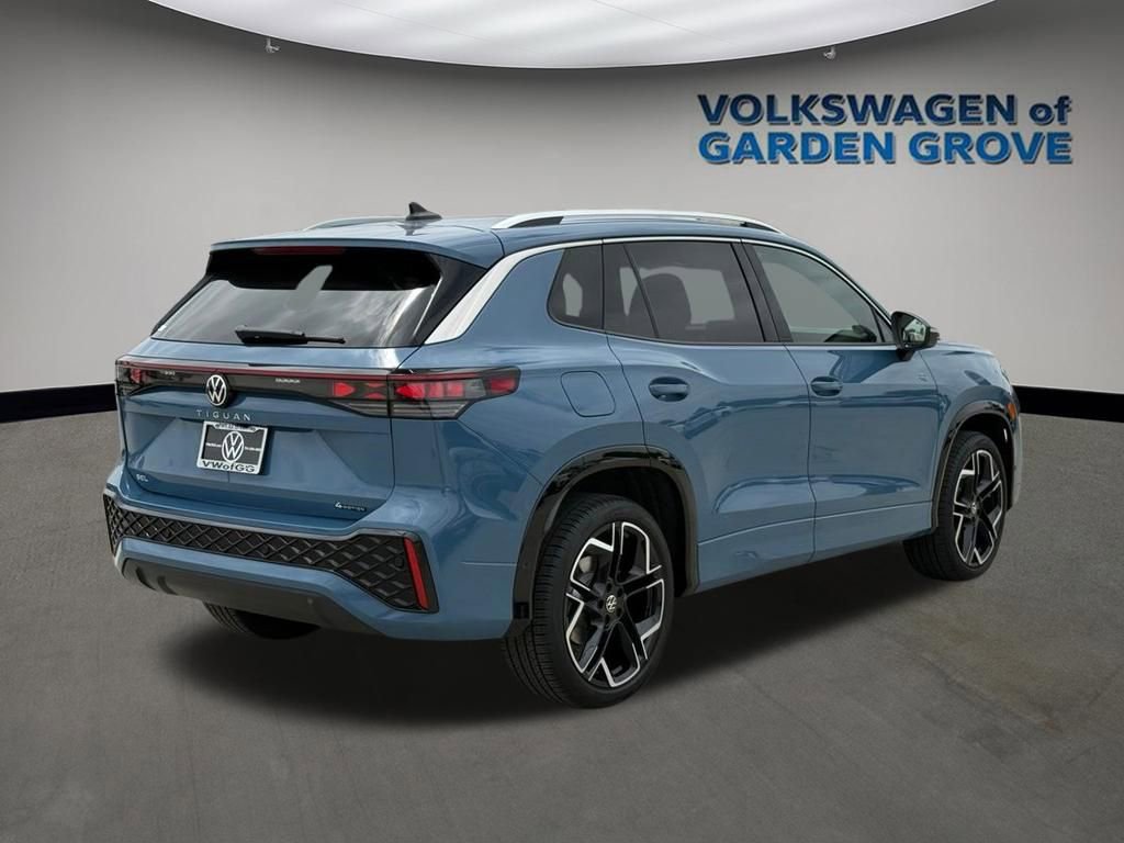 Used 2025 Volkswagen Tiguan SEL R-Line AWD/4WD image 7