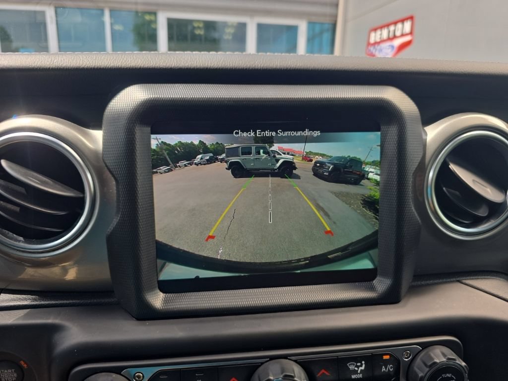 Used 2022 Jeep Wrangler Unlimited Sahara w/ LED Lighting Group AWD/4WD image 21