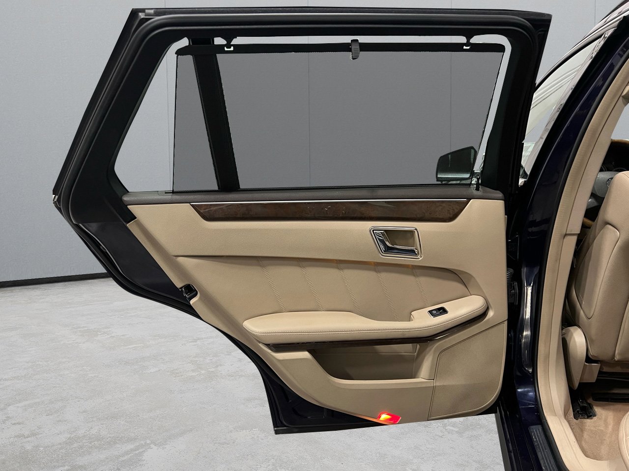 Used 2011 Mercedes-Benz E 350 4MATIC Wagon image 30